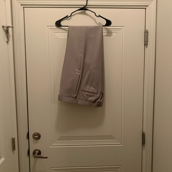 Calvin Klein light grey suit 38R - Picture 3 of 4